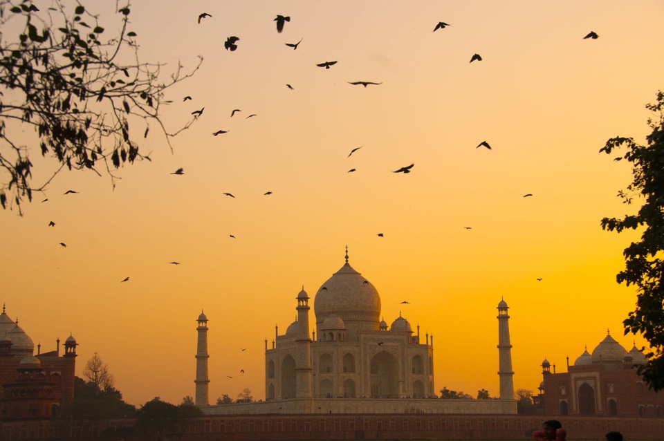 taj mahal scenic sunset view in agra india