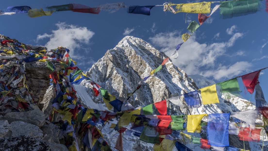nepal himalaya khumbu everest region prayer flags